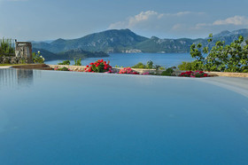 Swan Lake Boutique Hotel