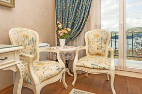Swan Lake Boutique Hotel