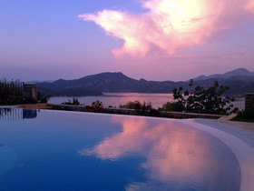 Swan Lake Boutique Hotel