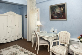 Swan Lake Boutique Hotel