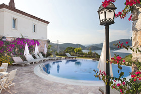 Swan Lake Boutique Hotel