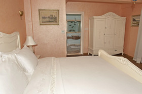 Swan Lake Boutique Hotel