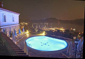 Swan Lake Boutique Hotel