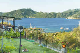 Swan Lake Boutique Hotel