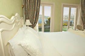 Swan Lake Boutique Hotel