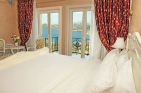 Swan Lake Boutique Hotel