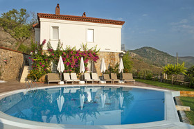 Swan Lake Boutique Hotel