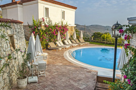 Swan Lake Boutique Hotel