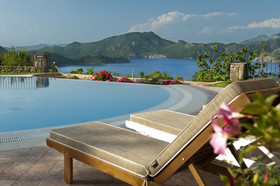 Swan Lake Boutique Hotel