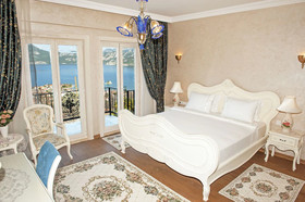 Swan Lake Boutique Hotel