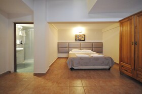 Ford Hotel
