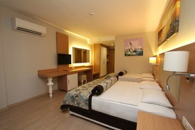 Blue Wave Suite Hotel