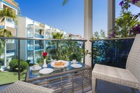 Catinsos Beach Garden Hotel