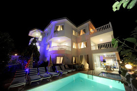 Emre Residence