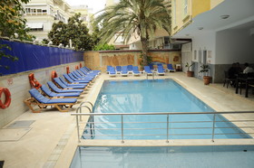 Larsen's Suit Hotel