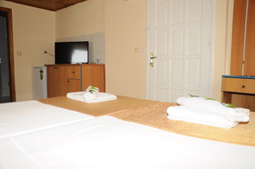 Larsen's Suit Hotel