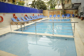 Larsen's Suit Hotel