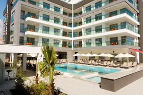 Green Garden Suite Hotel