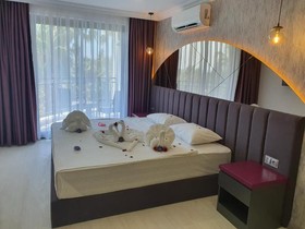 Karikatur Bi Hotel