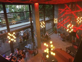 Karikatur Bi Hotel