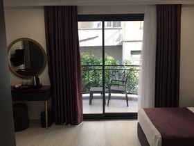 Karikatur Bi Hotel