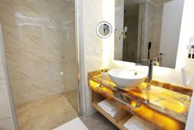 Kleopatra Suit Hotel