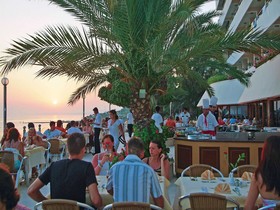 Rubi Hotel
