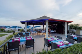 Clover Magic Park Beach Hotel