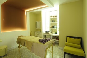 Gold City Hotel