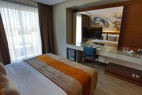 B Business Hotel & Spa