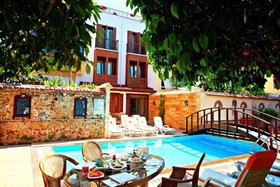 Castle Old Town Hotel