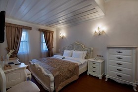 Lavin Suites Hotel