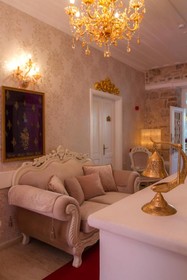 Lavin Suites Hotel