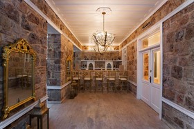 Lavin Suites Hotel