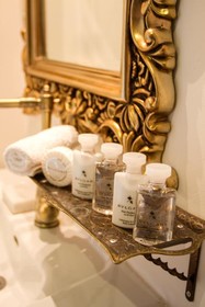 Lavin Suites Hotel