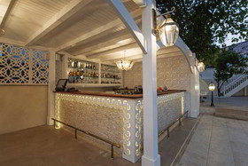 Elegance East Hotel