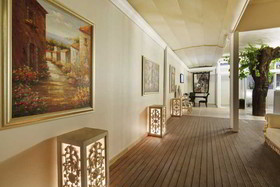 Elegance East Hotel