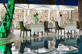 Elegance East Hotel