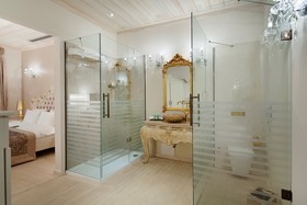 Elegance East Hotel