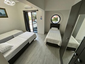 Hadrian's Gate Family Hostel