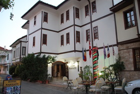 Karyatit Hotel
