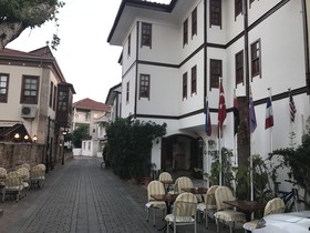 Karyatit Hotel
