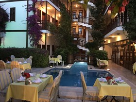 Karyatit Hotel