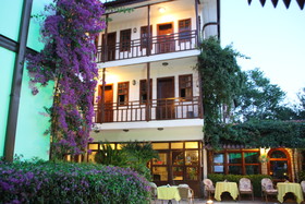 Karyatit Hotel