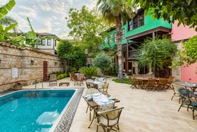 Kauçuk Hotel