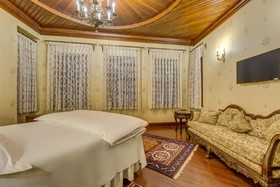 Kauçuk Hotel