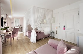 Nun By Laren Hotels