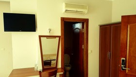 Lemon Hotel