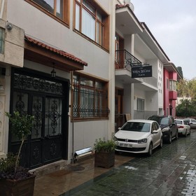 Old Town Deluxe Flats