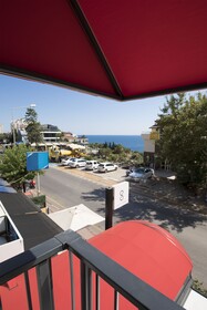 Pure Blanche Hotel